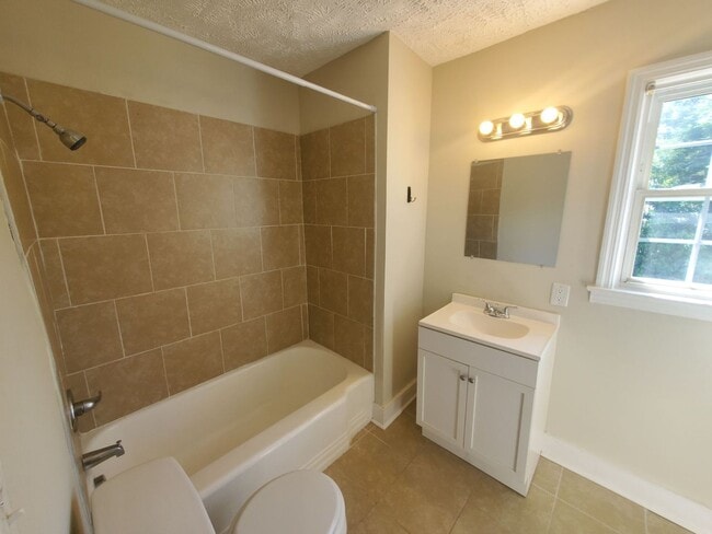 Photo - 232 Woodrow St