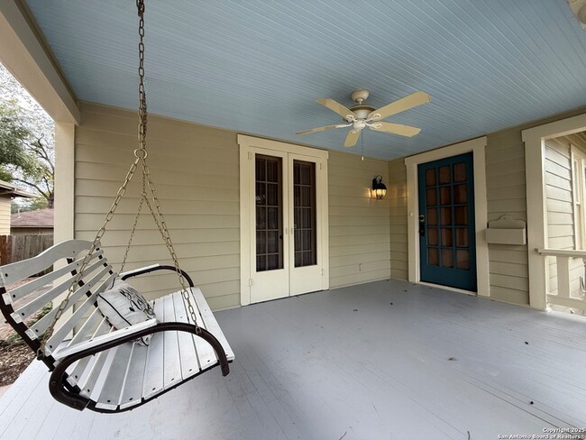 Photo - 334 W Gramercy Pl