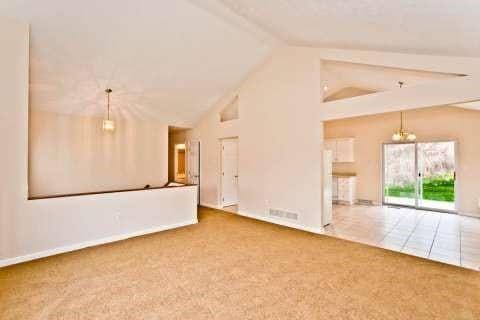 Photo - 221 Cottonwood Ln