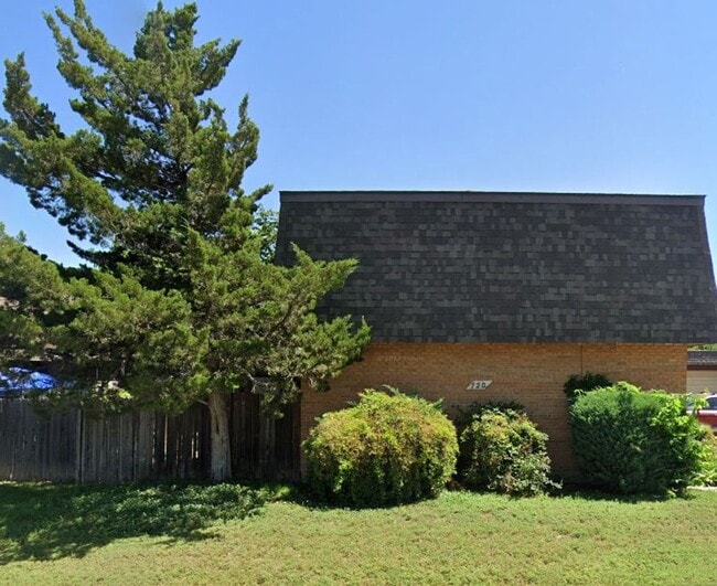 Building Photo - 720 37th Ave Ct Unit 1