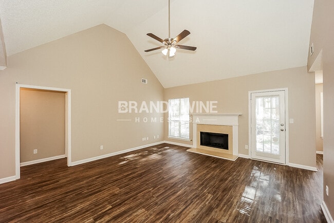 Photo - 165 White Oak Wy