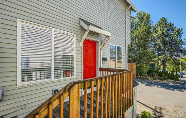 Building Photo - 9222 NE Hassalo St Rental