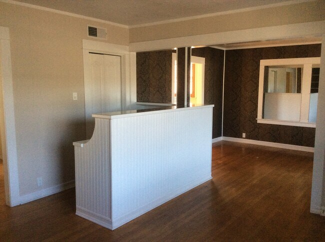 Photo - COMMERCIAL OFFICE