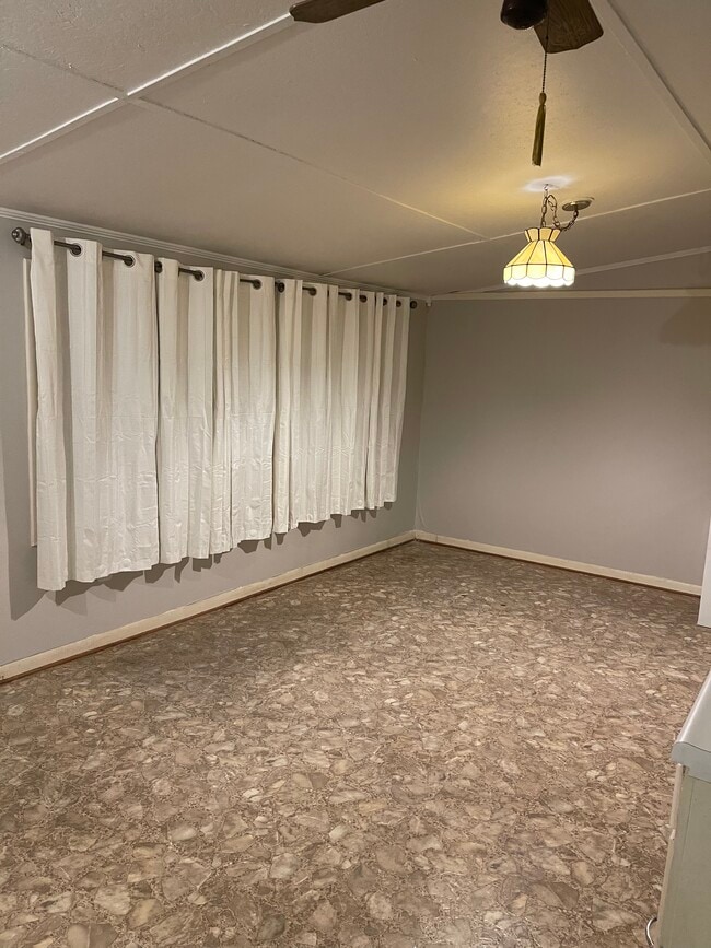 Photo - 298 Persimmon St