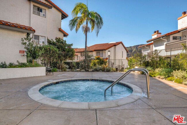 Photo - 1654 Michael Ln