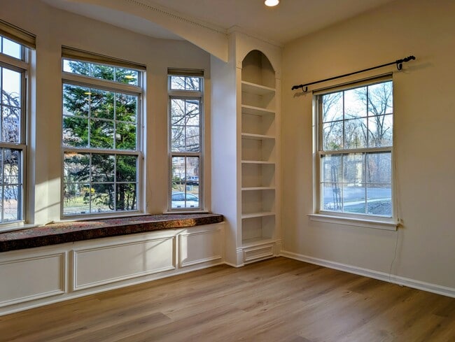 Photo - 111 Harvard Cir