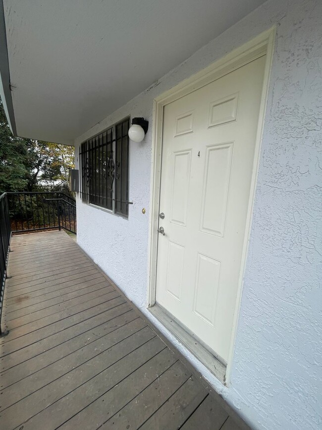 Building Photo - Delightful 2 Bedroom! Recently Updated!! Move In Special!!!