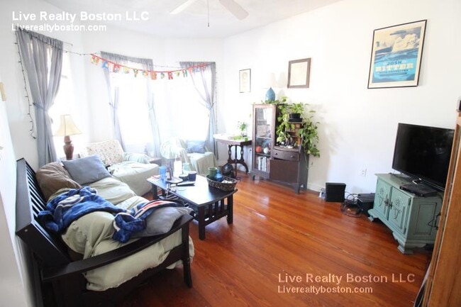 Building Photo - 26 Haskell St Unit #3