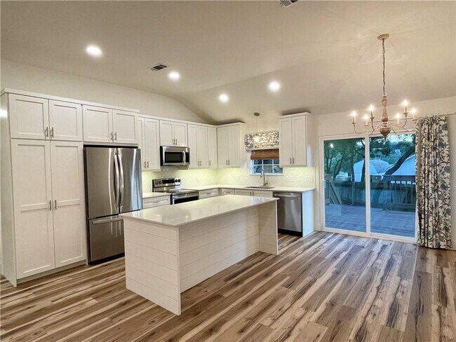 Photo - 104 Cowal Dr S