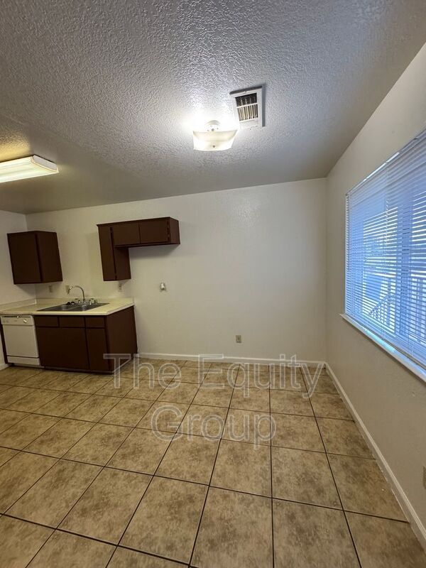 Photo - 1423 E Douglas Ave