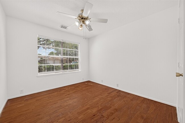 Photo - 6807 Lauderwick Ct
