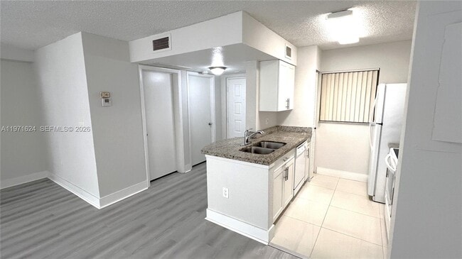 Photo - 2831 N Oakland Forest Dr Unit 112