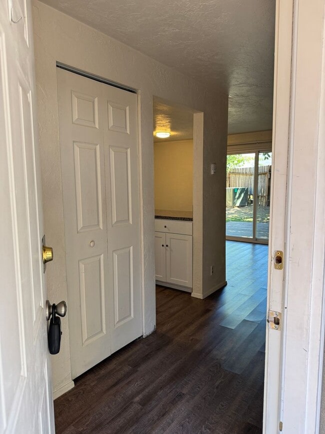 Photo - Updated 2-bedroom 1.5 bath duplex in Springfield!