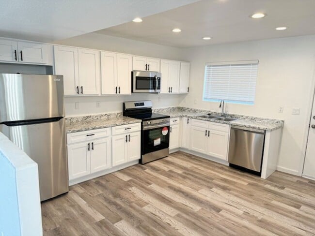Building Photo - Ocotillo Unit 01