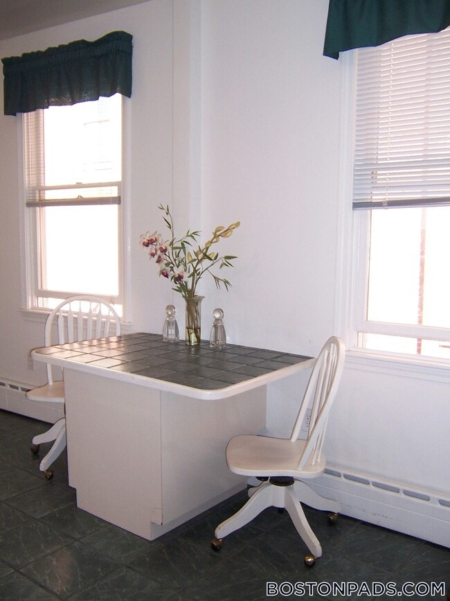 Photo - 79 Harvey St Unit 2