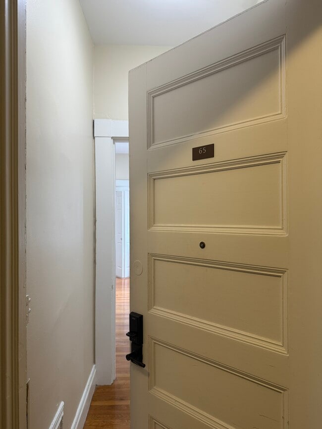 Building Photo - 1470 Beacon St Unit 65