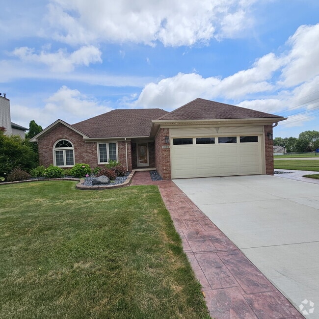 Building Photo - 3 Bedroom, 2 Bathroom Brick Ranch w/ Overs... Rental