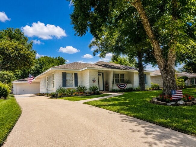 Building Photo - 3118 Castlewood St