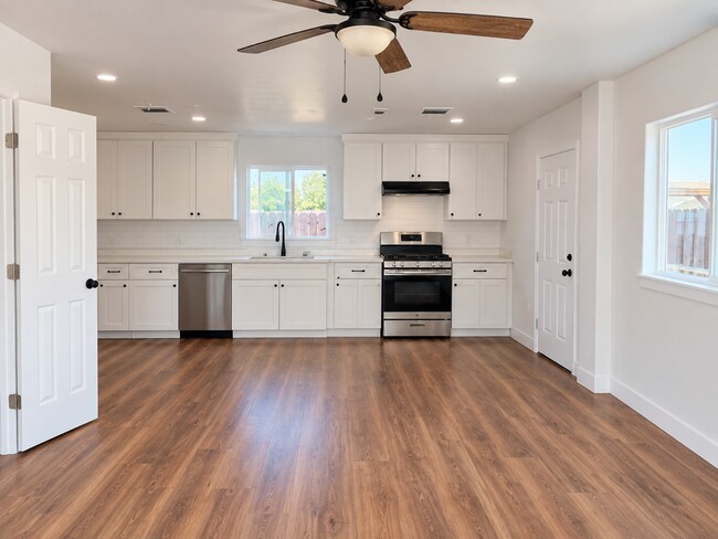 1561 E Marion Way Unit 101