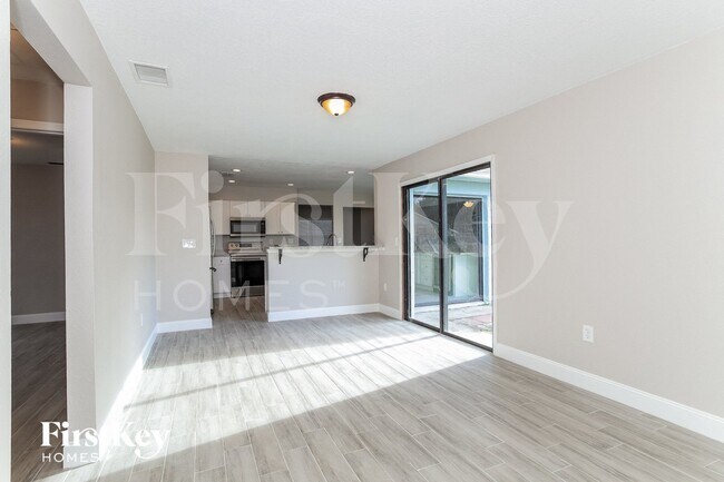 Photo - 1013 Dartmoor Pl