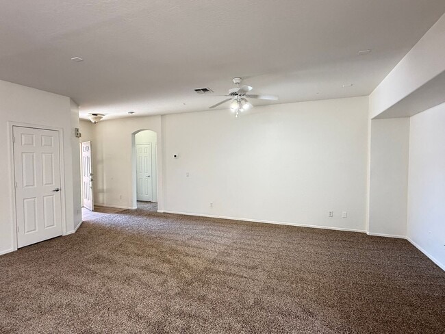 Photo - BRAND NEW CARPET 3 Bedroom 2 Bathroom Spacious Floorplan!