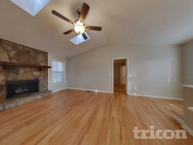 Photo - 2280 Lexington Way