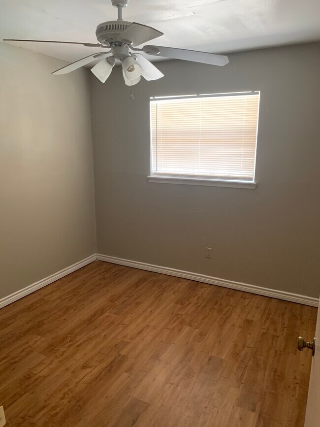 Photo - Landmark Apartments