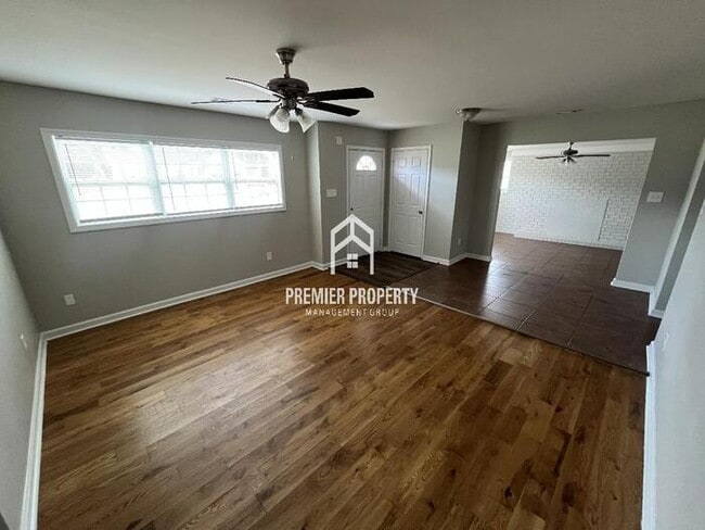 Photo - 934 E Holmes Rd