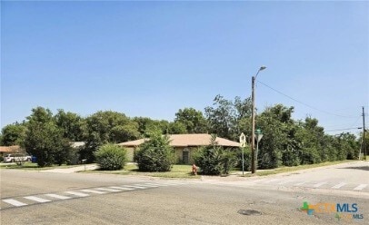 Photo - 305 Williams St