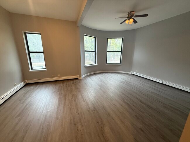 Photo - 5852 S King Dr Unit 1