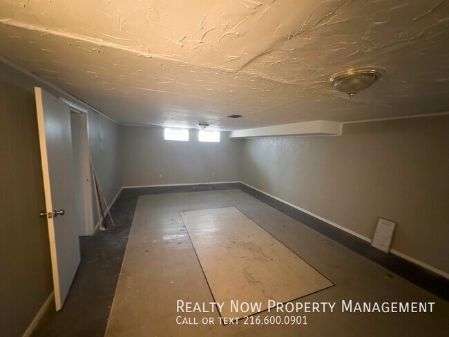 Photo - 1515 E 193rd St