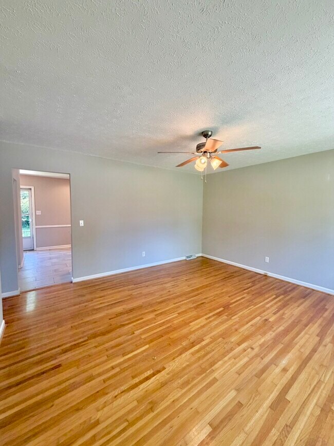 Photo - 3339 Sutherland Dr