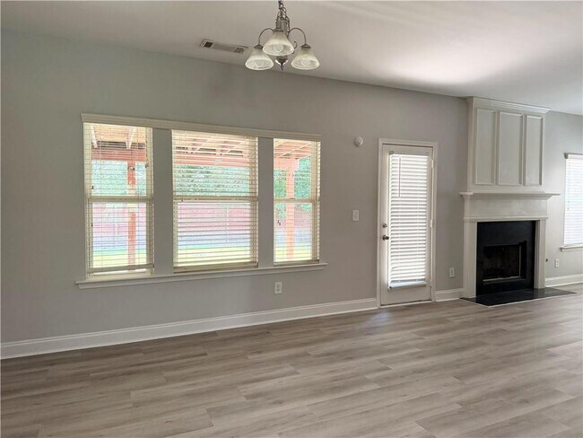 Photo - 3051 Montauk Hill Dr NE