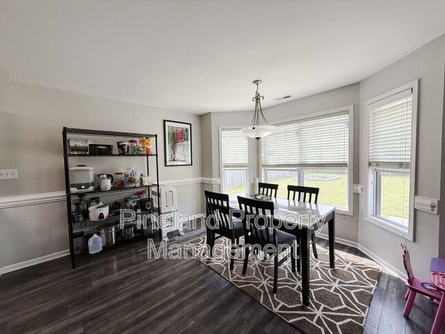 Photo - 1445 Kershaw Loop