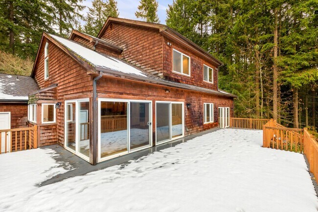 Photo - Private 4 Bedroom Retreat on 5-Acres Cottage Lake