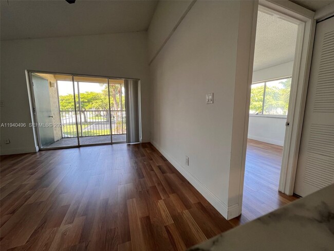 Photo - 5612 Rock Island Rd Unidad 155