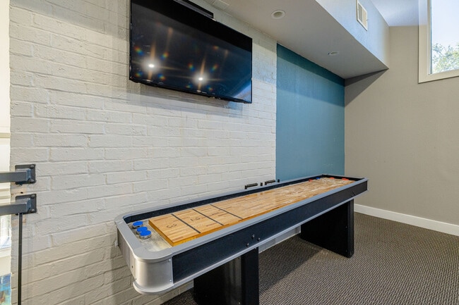 CapitalHills_ExAm_1024_032_xf_xs