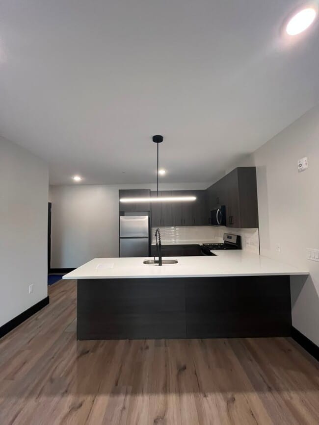 870 Broadway Unidad 201