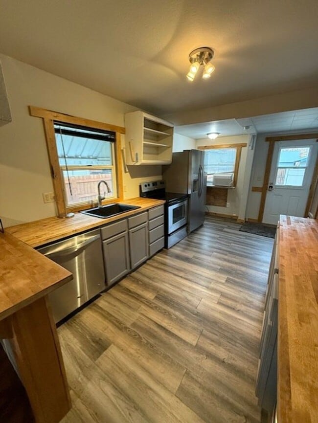 Photo - Great downtown location!