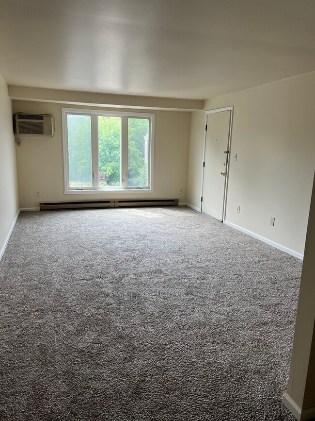 Building Photo - 389 Davison Rd Unit 1 Rental