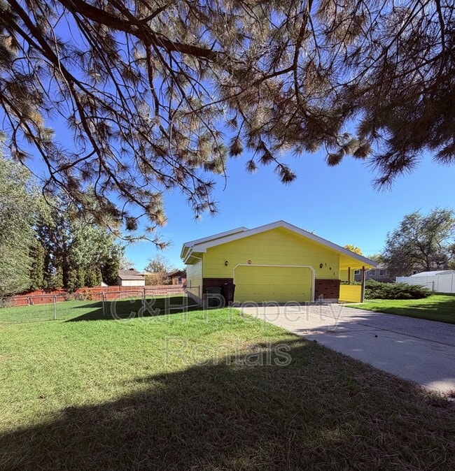 Photo - 181 Erickson Ct E