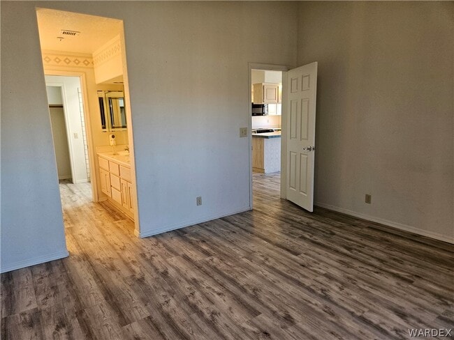 Building Photo - 2022 Merrill Ln Unit 5A