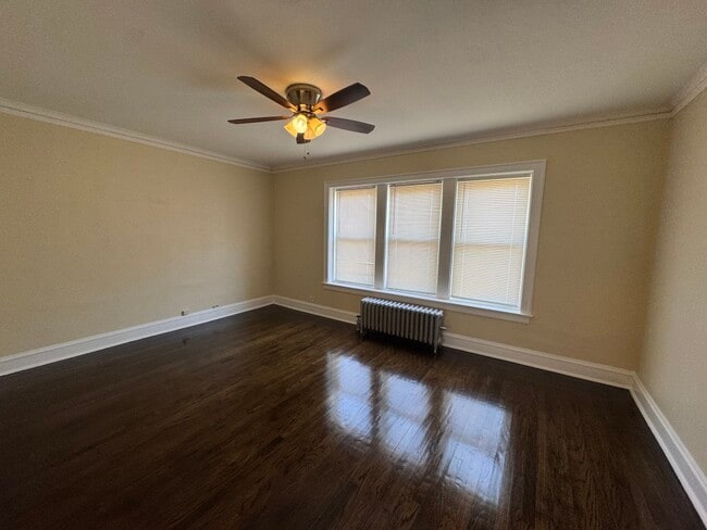 Building Photo - 2510 N LeClaire Ave Unit 2 Rental
