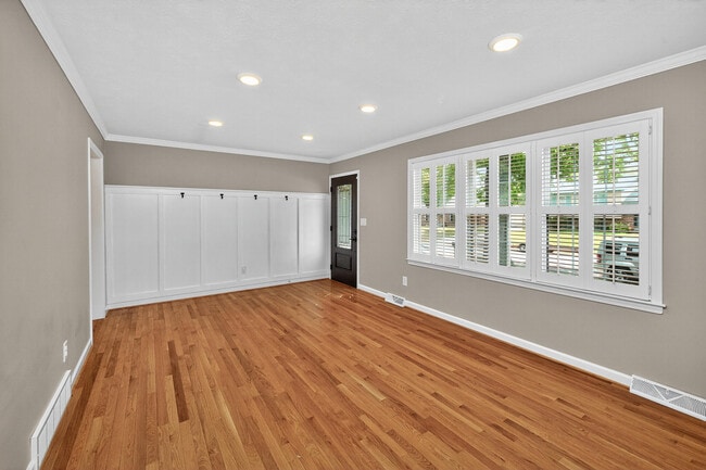 Photo - 433 Potomac Dr