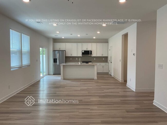 Photo - 208 E Millbrook Dr