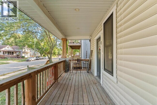 Photo - 3222 Peter St