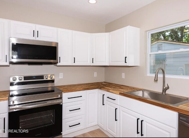 Photo - 830 Vermont Ave