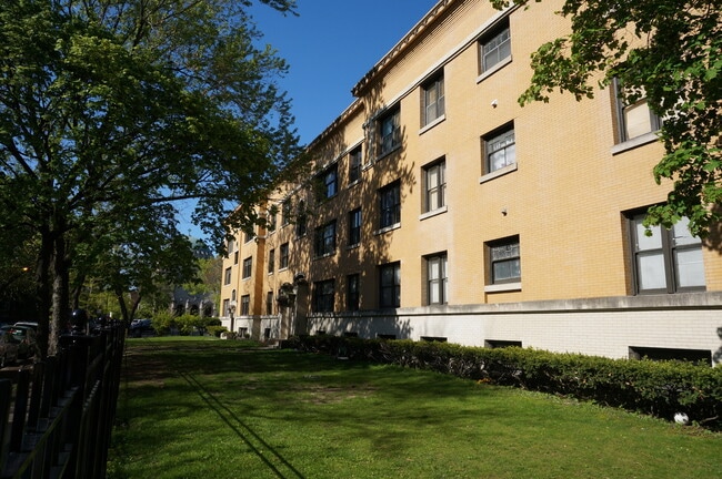 Building Photo - 650 W Arlington Pl Unit 57-1 Rental