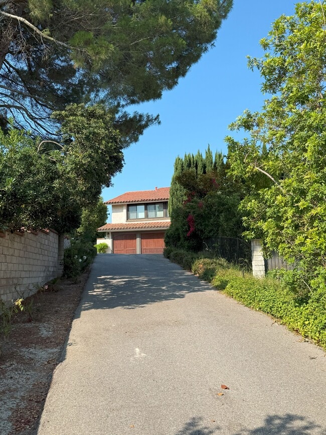 Photo - 2096 McCrea Rd