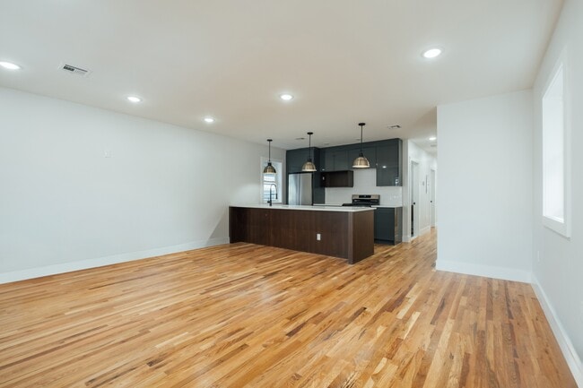 88 Hollywood Ave